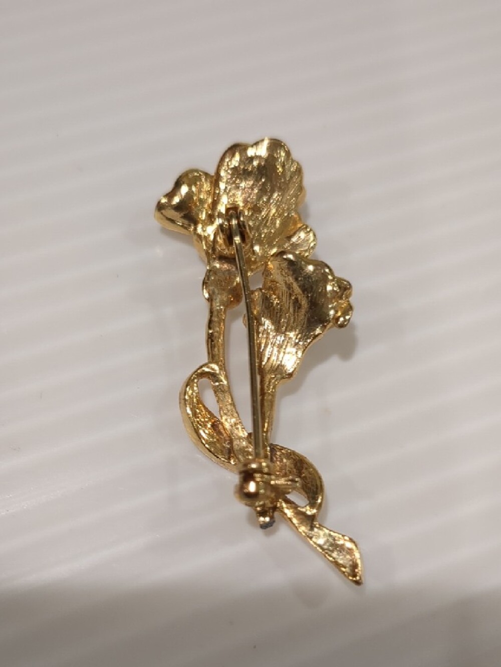 Gold Flower Ribbon Pin Brooch Crystal Rhinestones - Picture 3 of 4